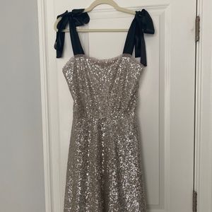 Perfect NYE dress: Gal Meets Glam silver new size 4